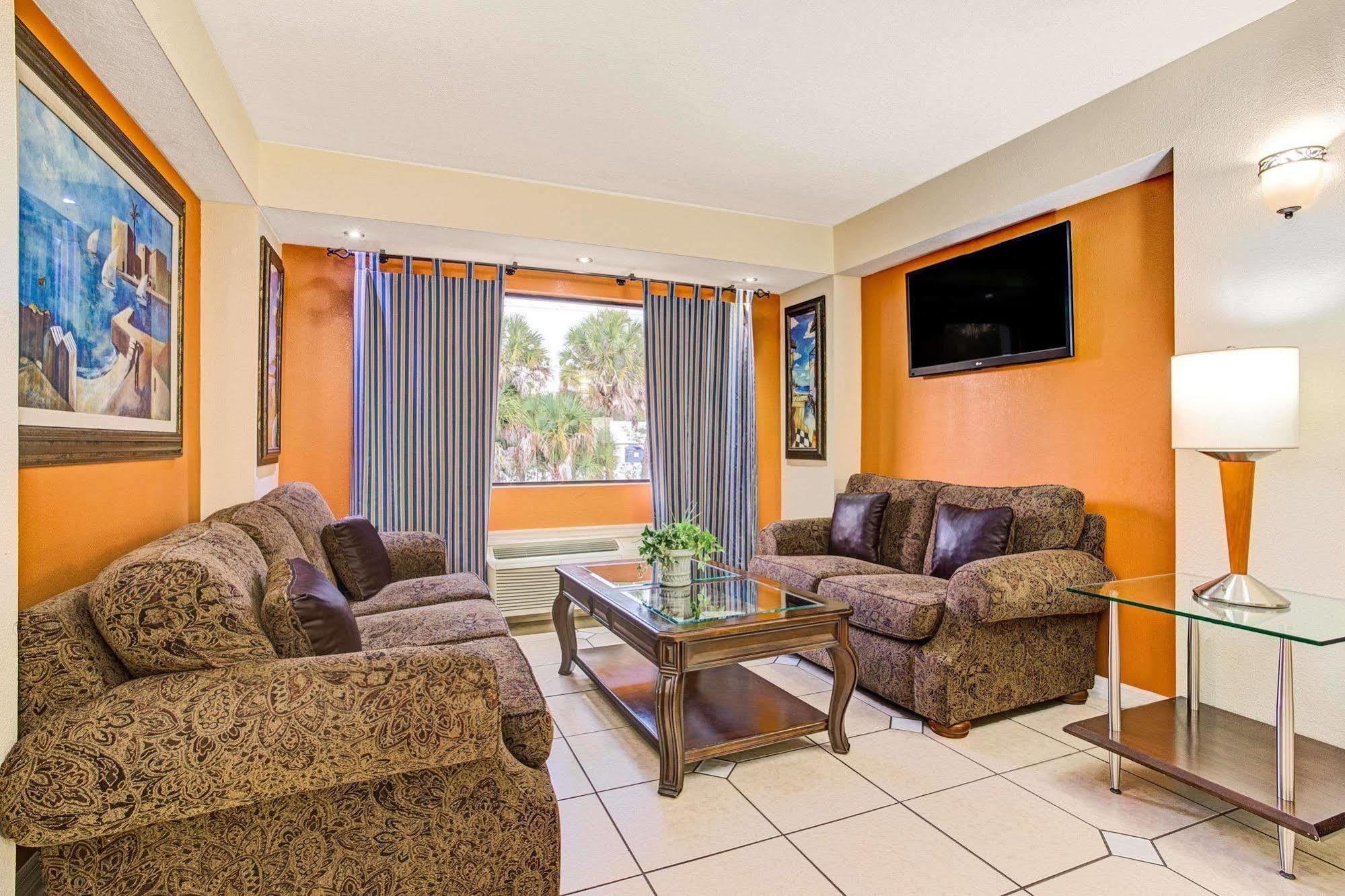 Days Inn & Suites By Wyndham Tampa - Ybor City Eksteriør billede