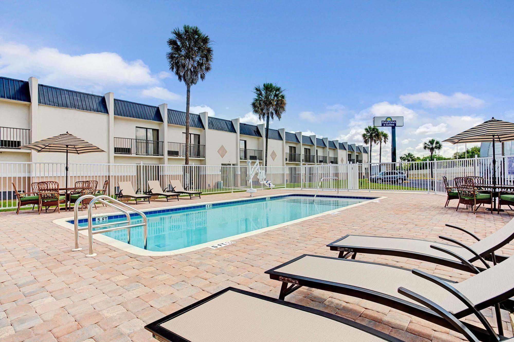 Days Inn & Suites By Wyndham Tampa - Ybor City Eksteriør billede